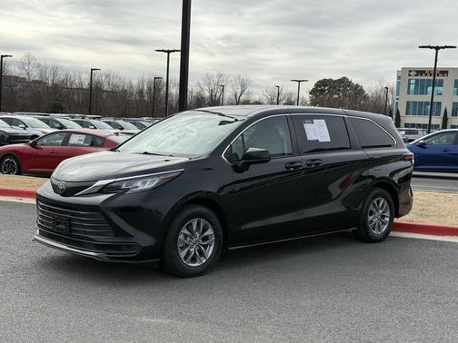 2022 Toyota Sienna LE