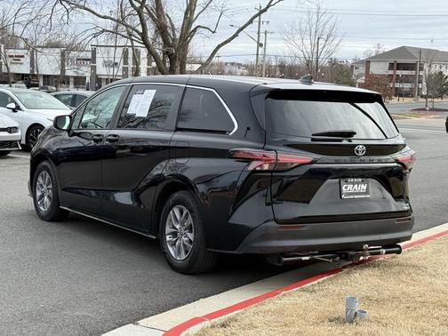 2022 Toyota Sienna LE
