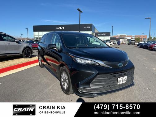 2022 Toyota Sienna LE