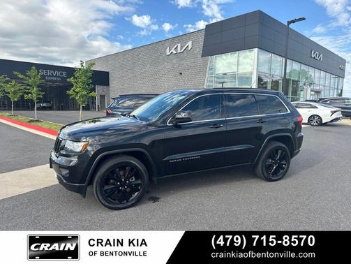 Brilliant Black Crystal Pearlcoat 2013 Jeep Grand Cherokee Laredo