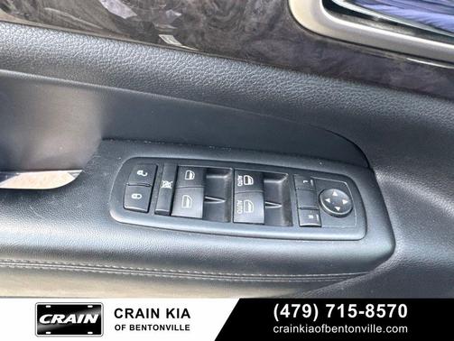 Brilliant Black Crystal Pearlcoat 2013 Jeep Grand Cherokee Laredo