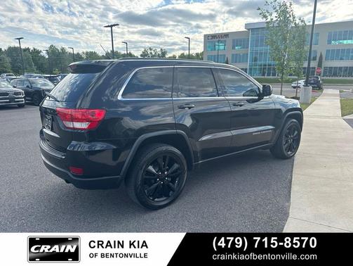 Brilliant Black Crystal Pearlcoat 2013 Jeep Grand Cherokee Laredo