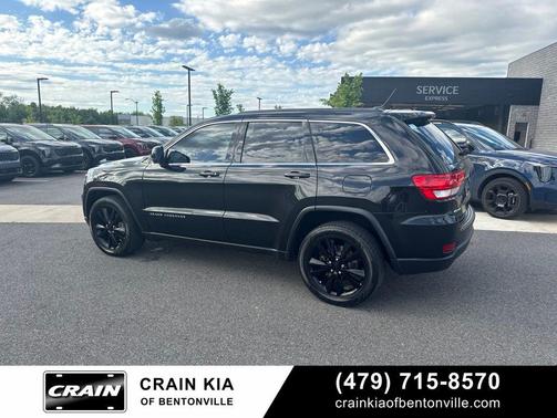Brilliant Black Crystal Pearlcoat 2013 Jeep Grand Cherokee Laredo
