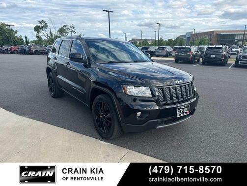 Brilliant Black Crystal Pearlcoat 2013 Jeep Grand Cherokee Laredo