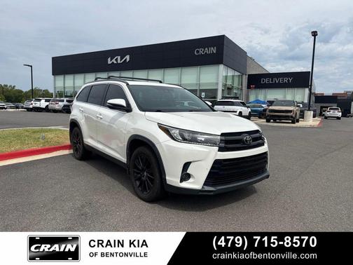 Blizzard Pearl 2019 Toyota Highlander SE