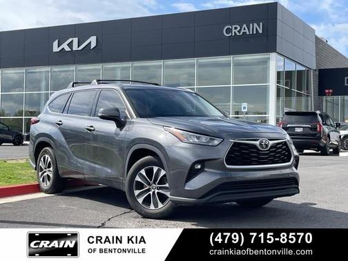 2020 Toyota Highlander LE