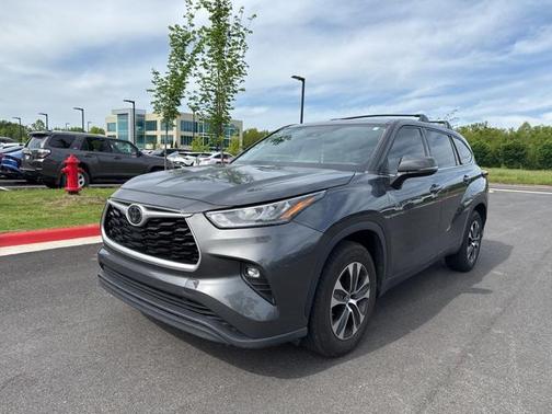 2020 Toyota Highlander LE