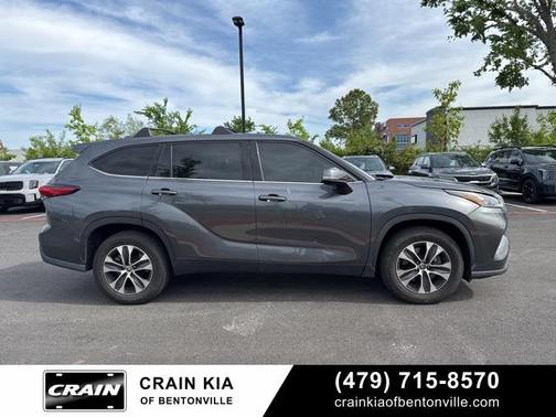 2020 Toyota Highlander LE