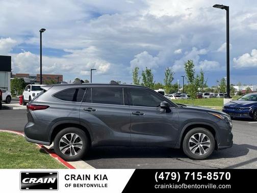 2020 Toyota Highlander LE