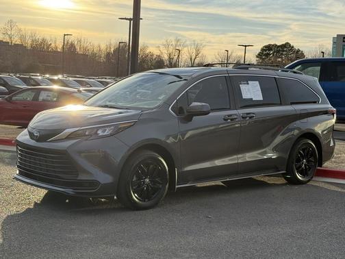 2025 Toyota Sienna LE