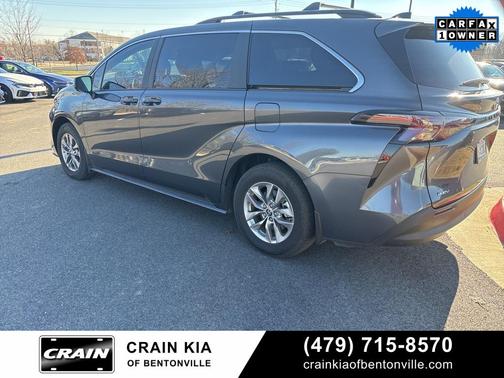 2025 Toyota Sienna LE