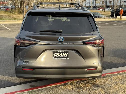 2025 Toyota Sienna LE