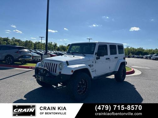 Bright White Clearcoat 2013 Jeep Wrangler Unlimited Sahara