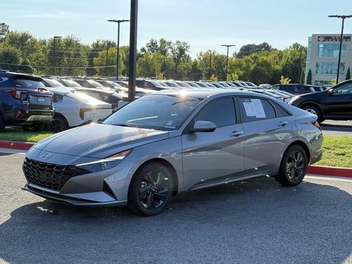2022 Hyundai ELANTRA SEL
