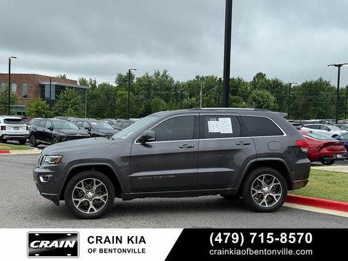 Granite Crystal Metallic Clearcoat 2018 Jeep Grand Cherokee Sterling Edition
