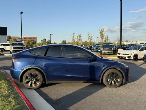 2022 Tesla Model Y Long Range Dual Motor All-Wheel Drive