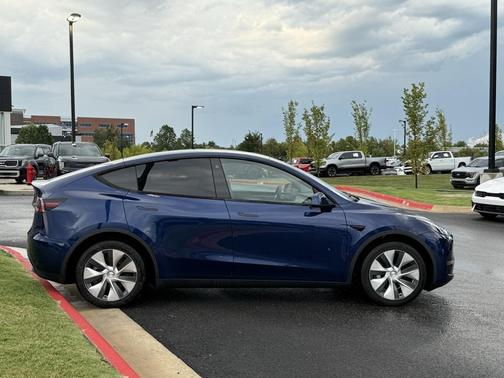 2022 Tesla Model Y Long Range Dual Motor All-Wheel Drive