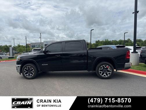 Diamond Black Crystal Pearlcoat 2025 RAM 1500 Laramie