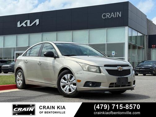Champagne Silver Metallic 2013 Chevrolet Cruze LS