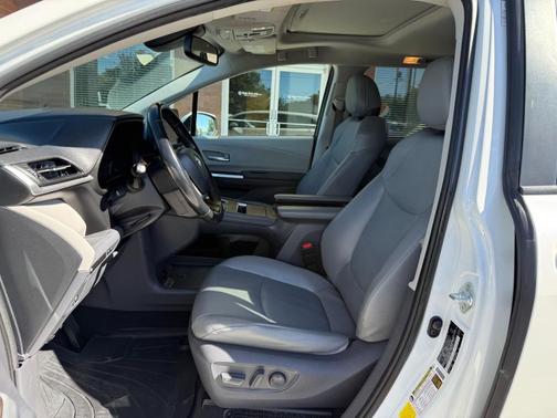 2021 Toyota Sienna XLE 8 Passenger