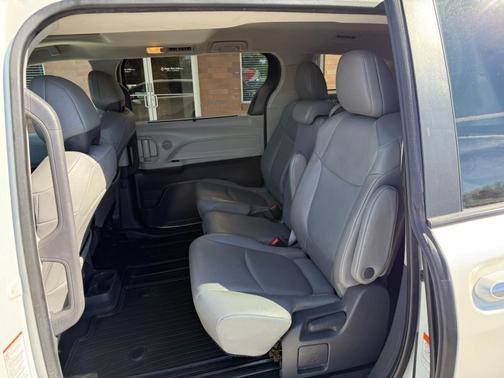 2021 Toyota Sienna XLE 8 Passenger