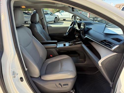 2021 Toyota Sienna XLE 8 Passenger