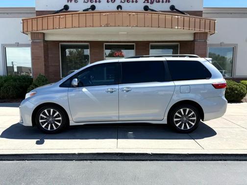2020 Toyota Sienna XLE