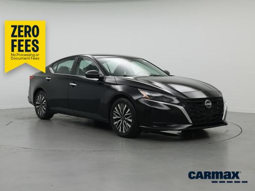 Black 2024 Nissan Altima SV