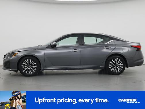 Gray 2023 Nissan Altima SV