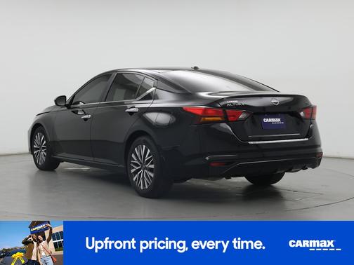 Black 2023 Nissan Altima SV