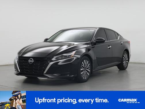 Black 2023 Nissan Altima SV