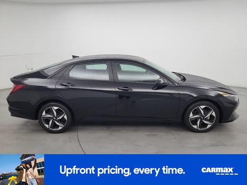 2023 Hyundai ELANTRA SE