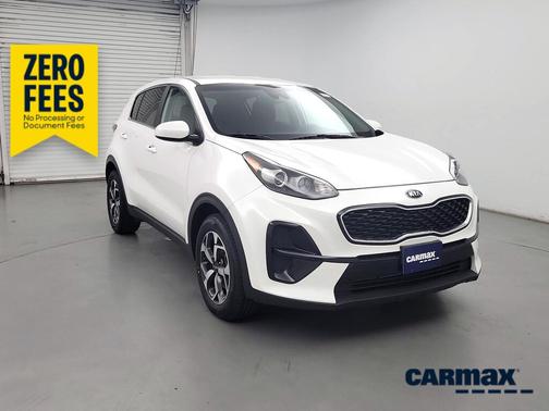 White 2022 Kia Sportage LX
