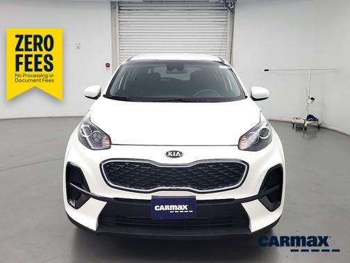 White 2022 Kia Sportage LX