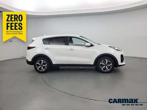 White 2022 Kia Sportage LX