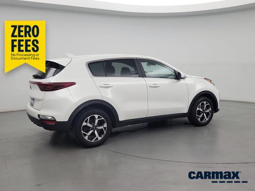 White 2022 Kia Sportage LX