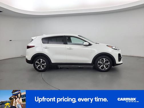 White 2022 Kia Sportage LX