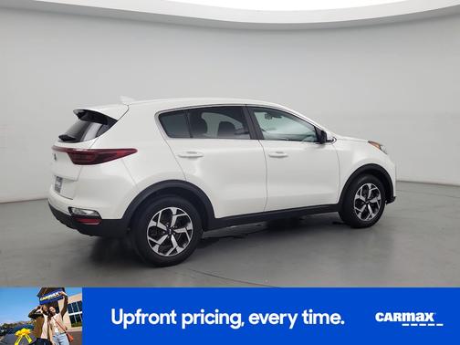 White 2022 Kia Sportage LX