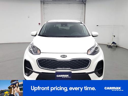 White 2022 Kia Sportage LX