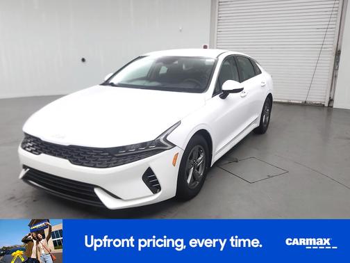 White 2022 Kia K5 LXS