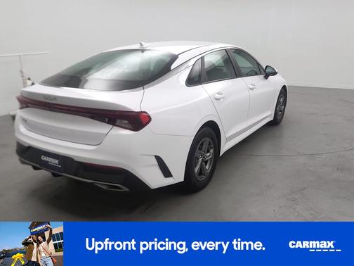 White 2022 Kia K5 LXS