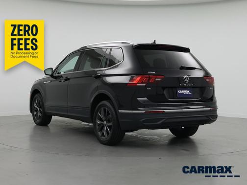 Black 2022 Volkswagen Tiguan SE