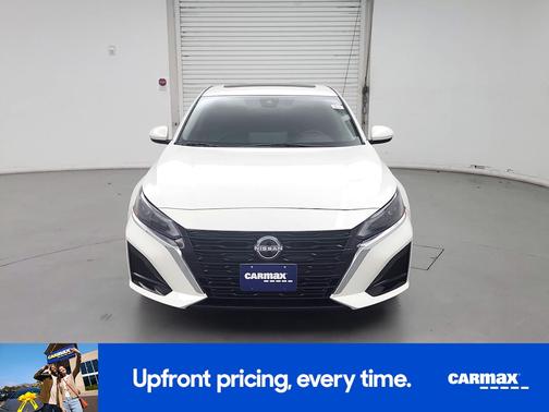 White 2023 Nissan Altima SV