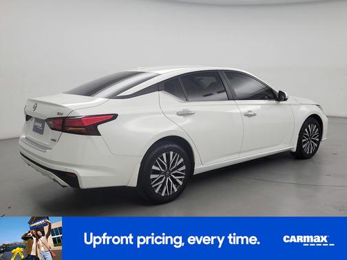 White 2023 Nissan Altima SV