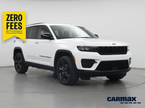 White 2023 Jeep Grand Cherokee Altitude