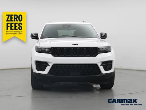 White 2023 Jeep Grand Cherokee Altitude