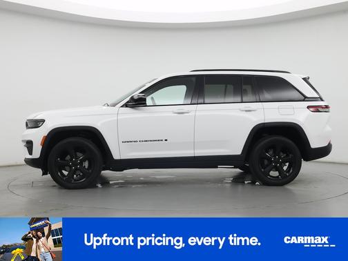 White 2023 Jeep Grand Cherokee Altitude