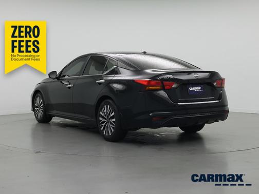 Black 2023 Nissan Altima SV
