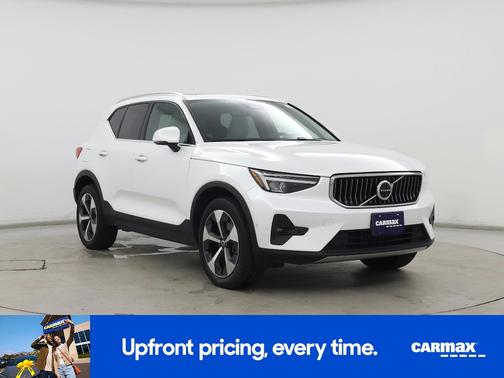 2023 Volvo XC40 B5 Plus Bright Theme
