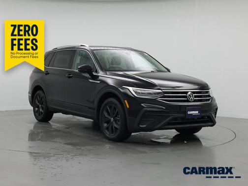 Black 2023 Volkswagen Tiguan SE